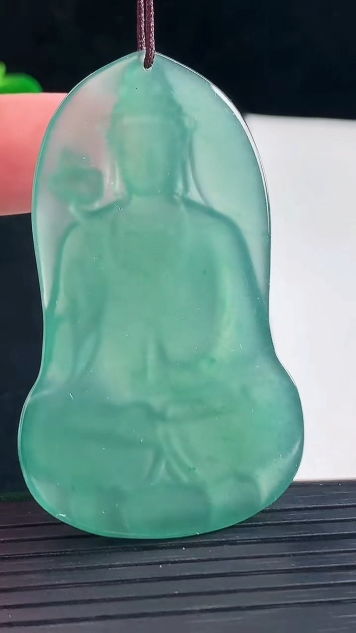 天然A货翡翠蓝水大势至菩萨吊坠，尺寸59-35-4重量:15.84g
5月6日