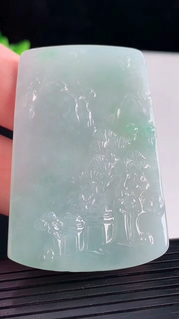 天然A货翡翠山水牌吊坠，尺寸56-38-5.6重量:28.35g
5月7日