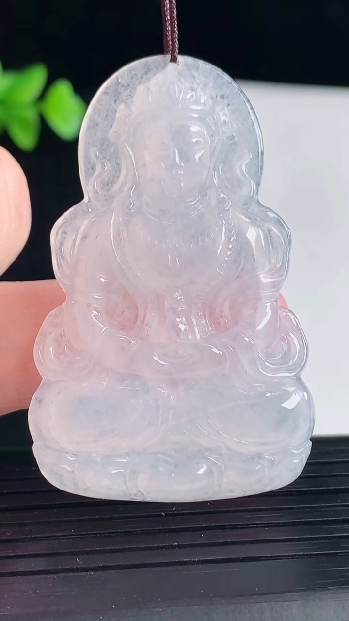 天然A货翡翠度母菩萨吊坠，尺寸52-33.5-4.2重量:12.97g
5月7日