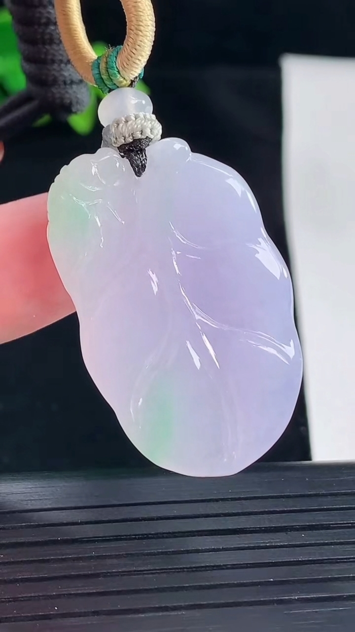 天然A货翡翠春带彩 紫罗兰金枝玉叶吊坠，尺寸35.6-24-7重量:13.28g
5月7日