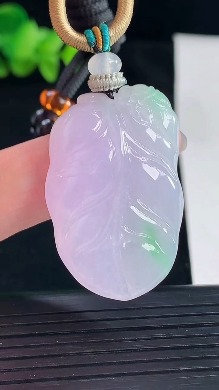 天然A货翡翠春带彩 紫罗兰金枝玉叶吊坠，尺寸35.6-24-7重量:13.28g
5月7日