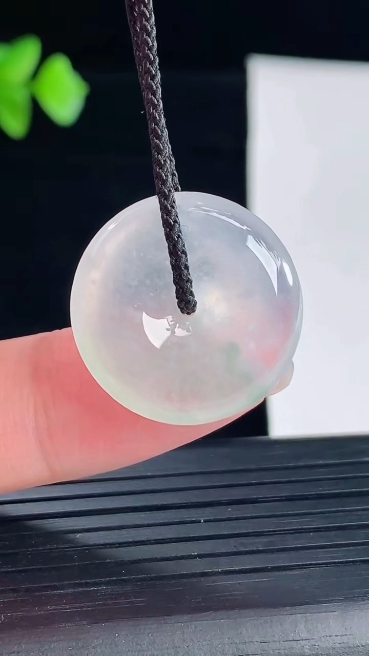 天然A货翡翠平安扣吊坠，尺寸22-4.5重量:4.26g
5月7日