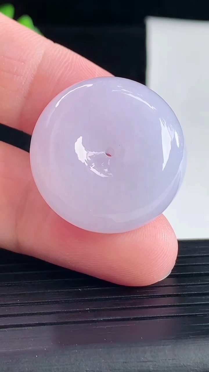 天然A货翡翠紫罗兰路路通吊坠，尺寸26.6-11.5重量:17.40g
5月7日
