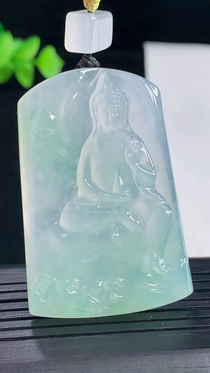 天然A货翡翠观音菩萨吊坠，尺寸46.5-32-5.6重量:21.40g
5月7日