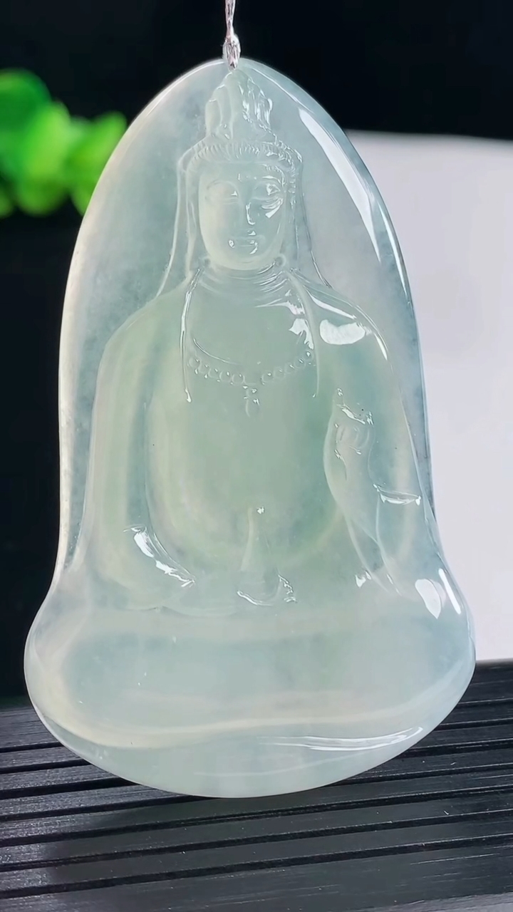 天然A货翡翠素衣观音吊坠，尺寸61.6-38-5.5重量:23.27g
5月7日