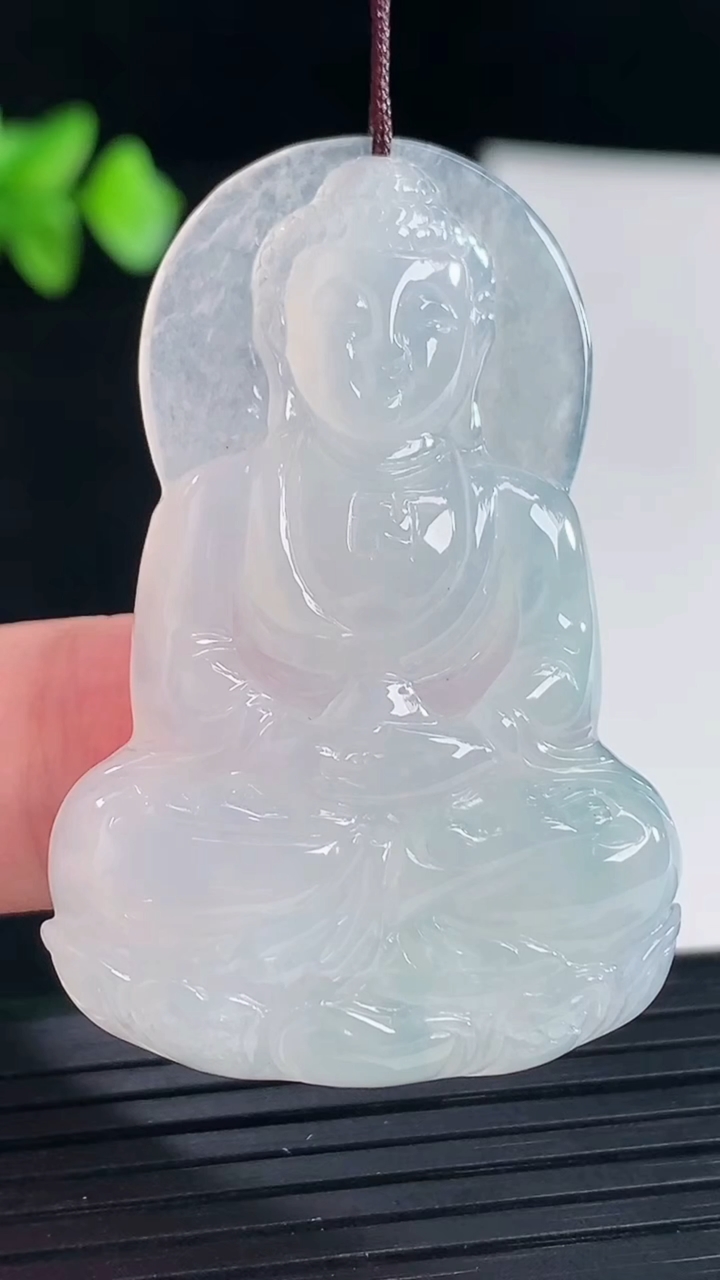 天然A货翡翠大日如来佛吊坠，尺寸46-31-5.6重量:12.56g
5月7日
