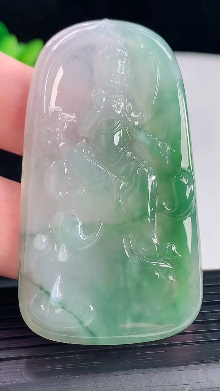 天然A货翡翠观音菩萨吊坠，尺寸63-35-5重量:25.08g
5月7日
