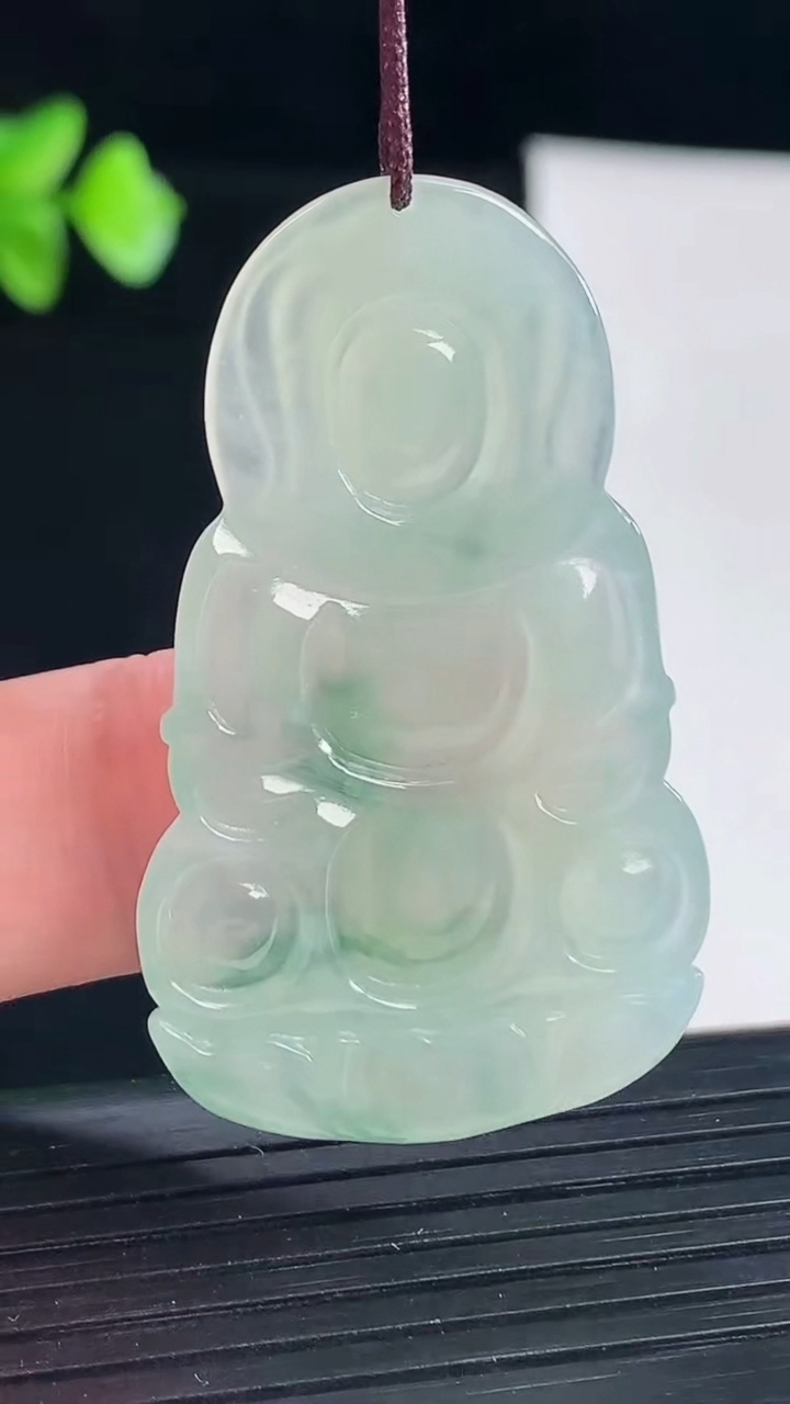 天然A货翡翠冰种飘花正装观音吊坠，尺寸44-26.5-4.2重量:8.97g
5月7日