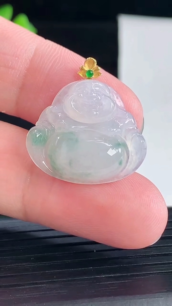 天然A货翡翠18k金飘花佛公吊坠，尺寸20-24-5重量:3.65g
5月7日