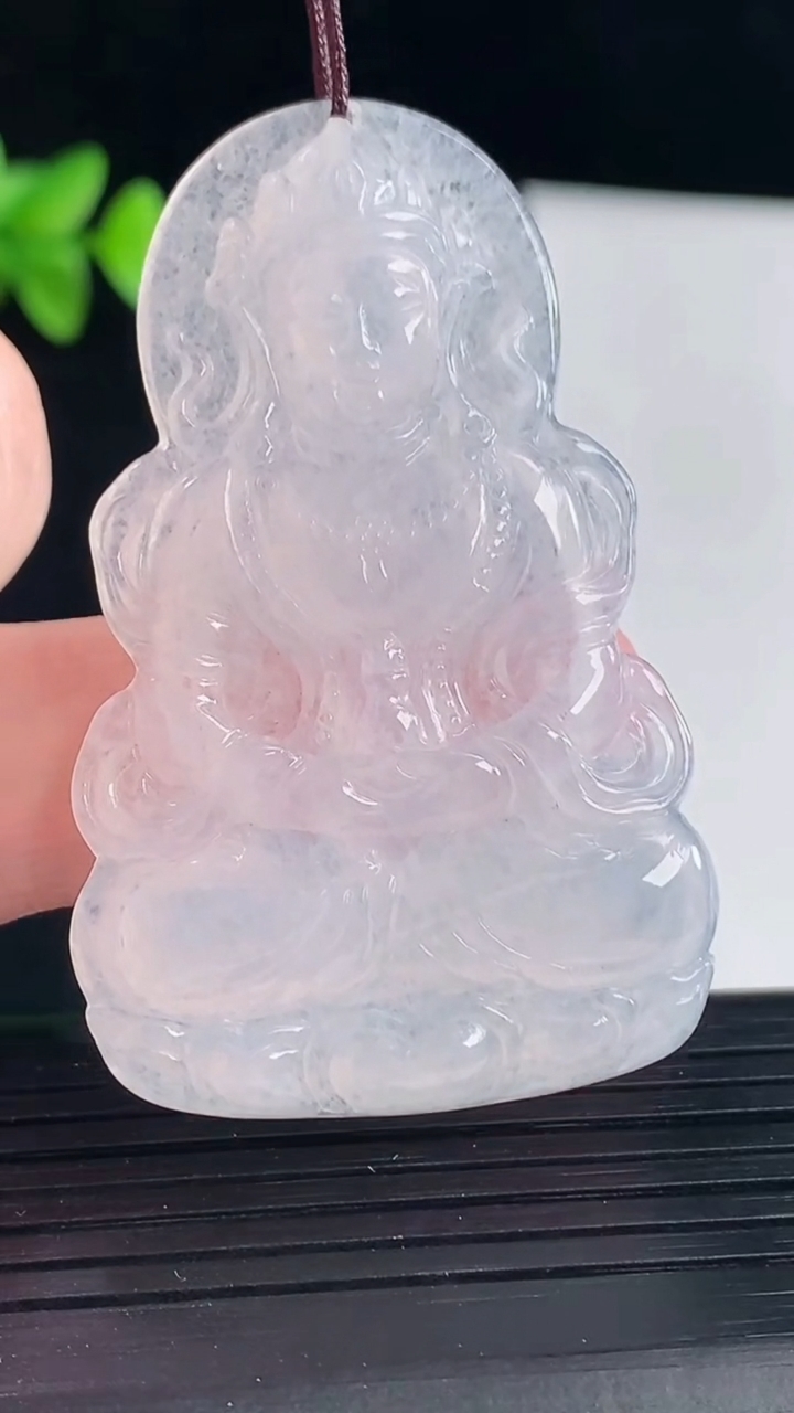 天然A货翡翠度母菩萨吊坠，尺寸52-33.5-4.2重量:12.97g
5月7日