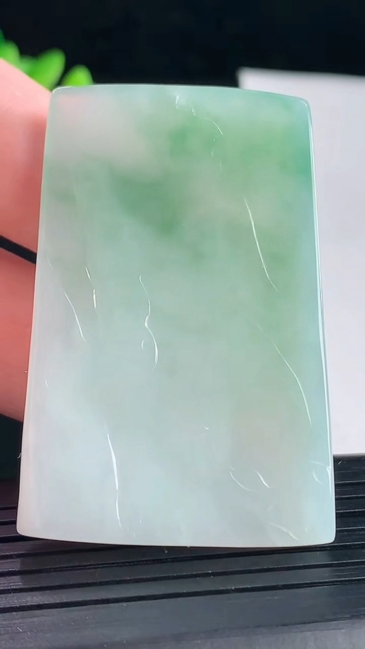 天然A货翡翠龙麒麟吊坠，尺寸53.6-35-5.5重量:25.81g
5月7日