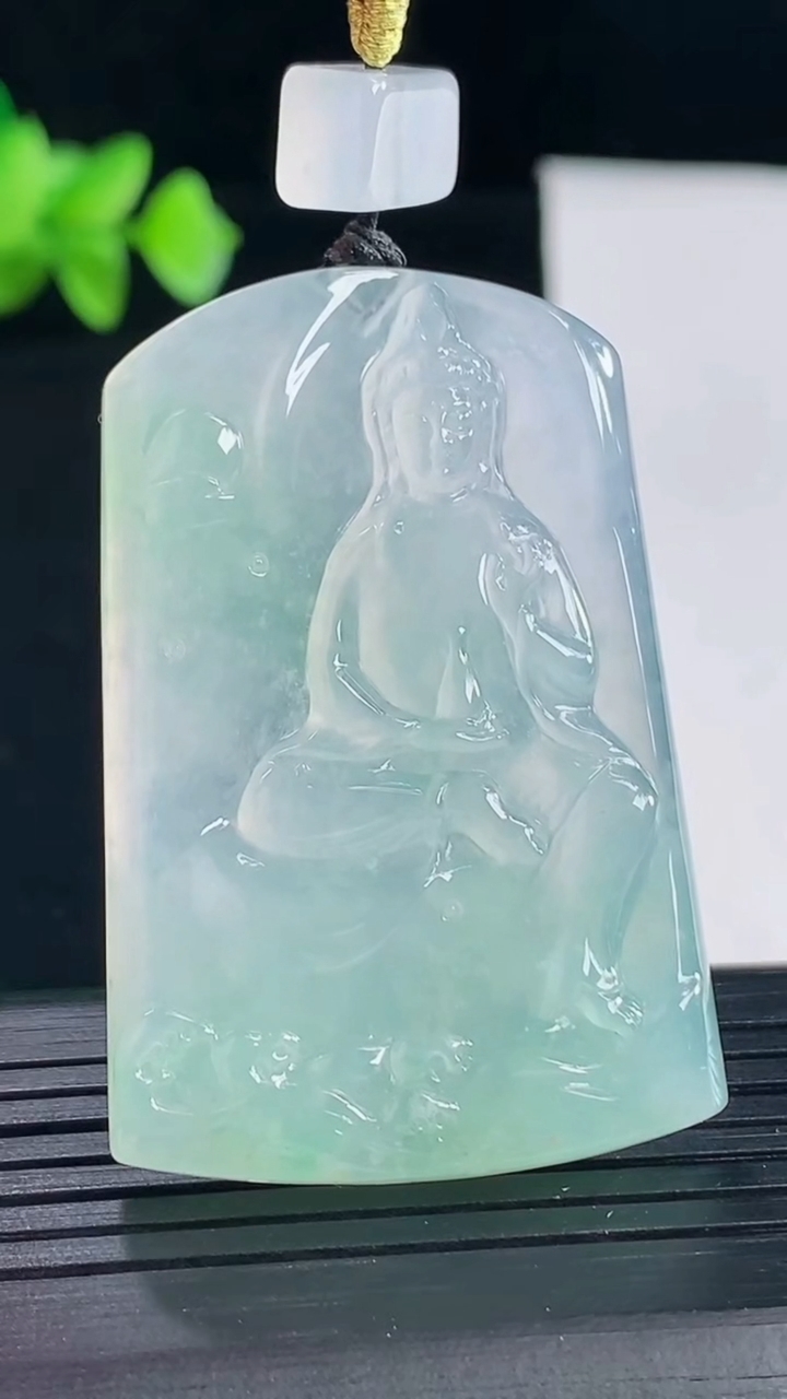 天然A货翡翠观音菩萨吊坠，尺寸46.5-32-5.6重量:21.40g
5月7日