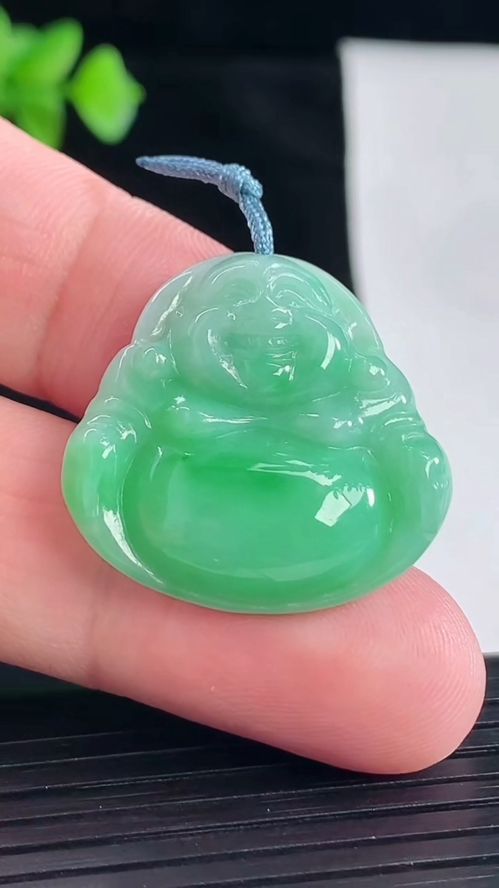天然A货翡翠佛公吊坠，尺寸27-28-6重量:7.41g
5月7日