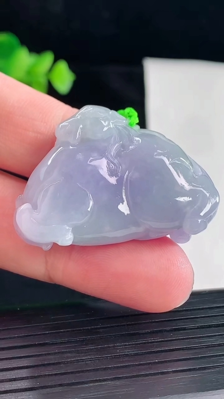 天然A货翡翠紫罗兰生肖马吊坠，尺寸40-28-12重量:23.42g
5月7日