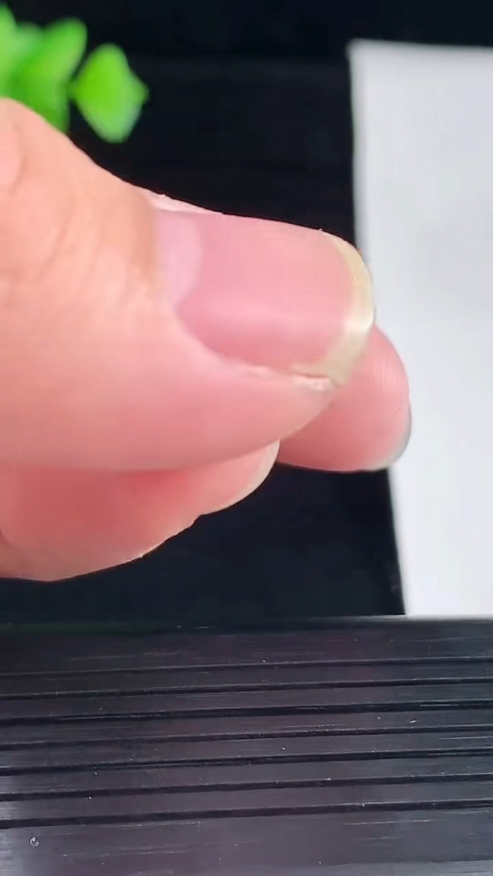天然A货翡翠佛公吊坠，尺寸25.5-25.6-8重量:7.24g
5月7日