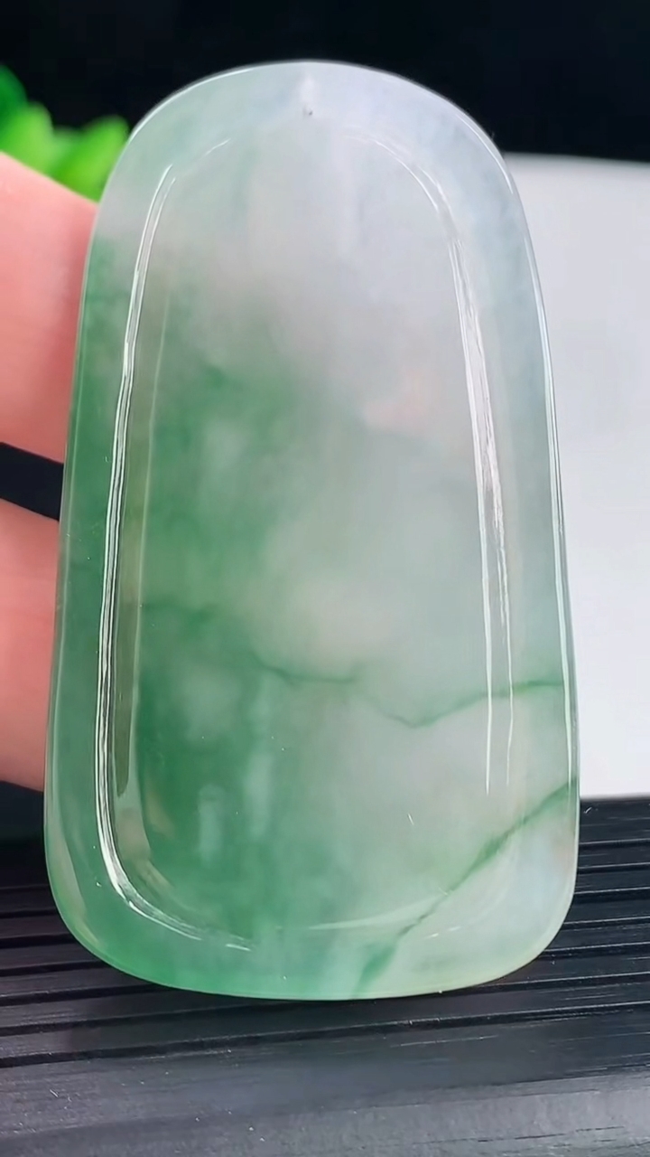 天然A货翡翠观音菩萨吊坠，尺寸63-35-5重量:25.08g
5月7日