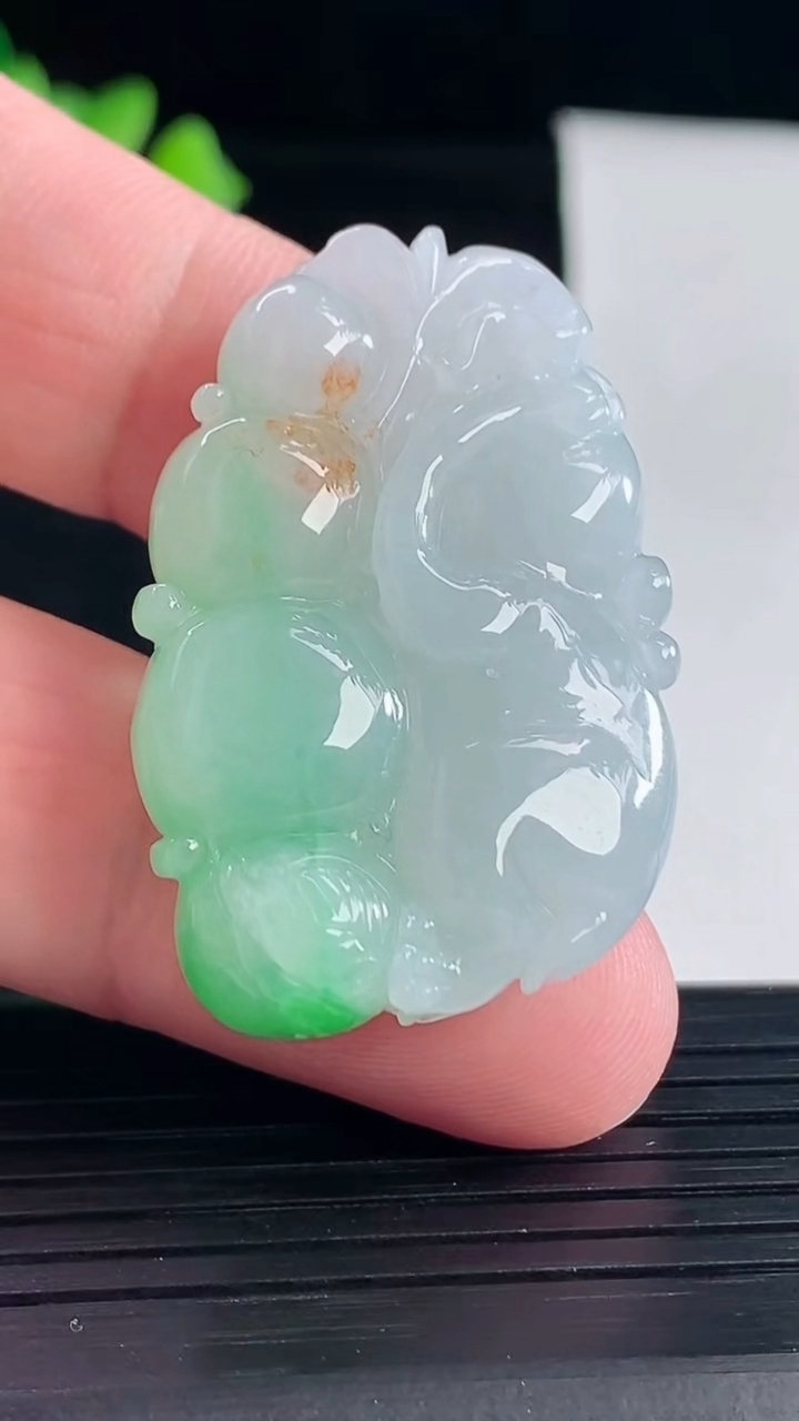 天然A货翡翠生肖猴吊坠，尺寸39-26-10.6重量:18.72g
5月7日