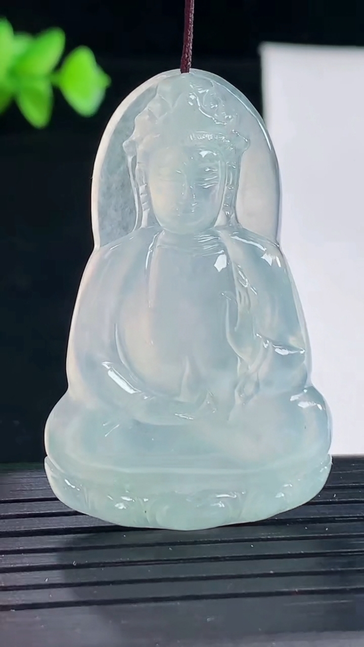 天然A货翡翠素衣观音吊坠，尺寸47.5-30-5重量:12.34g
5月7日