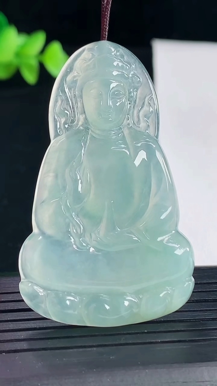 天然A货翡翠素衣观音吊坠，尺寸53.6-33-5.2重量:16.90g
5月7日