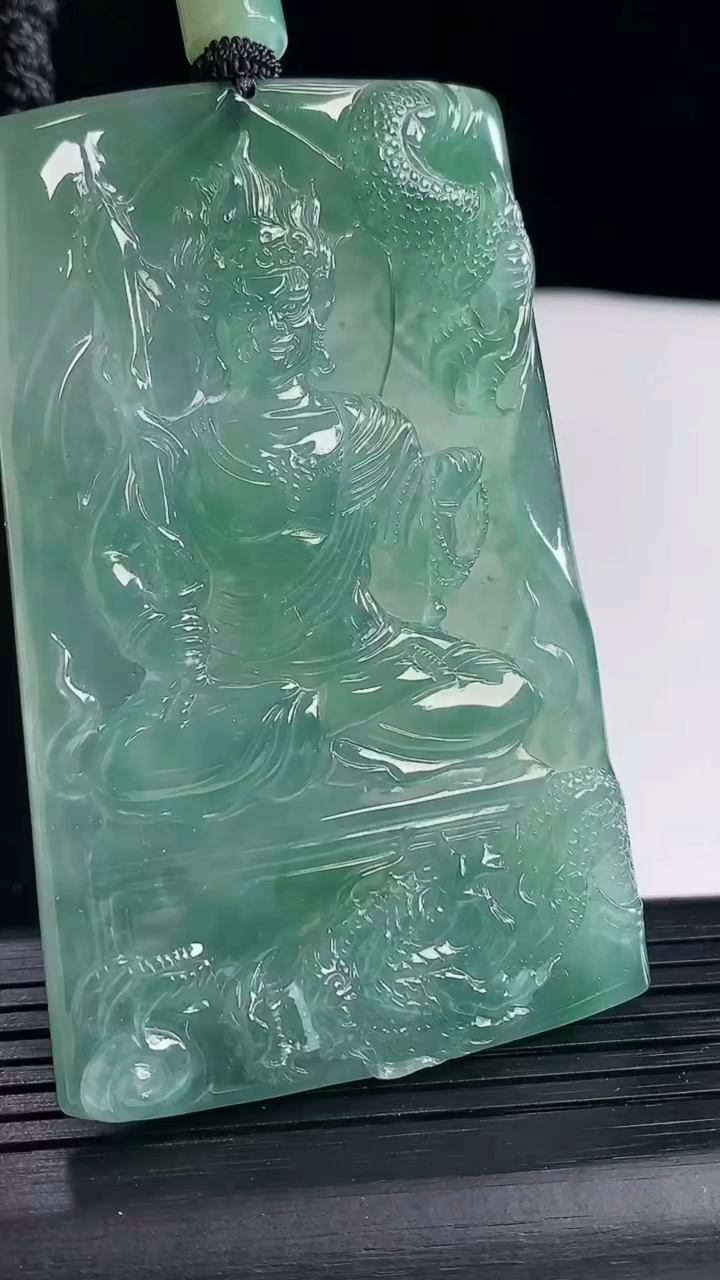 天然A货翡翠祥龙不动明王吊坠，尺寸69-44-5.5重量:41.79g
5月7日