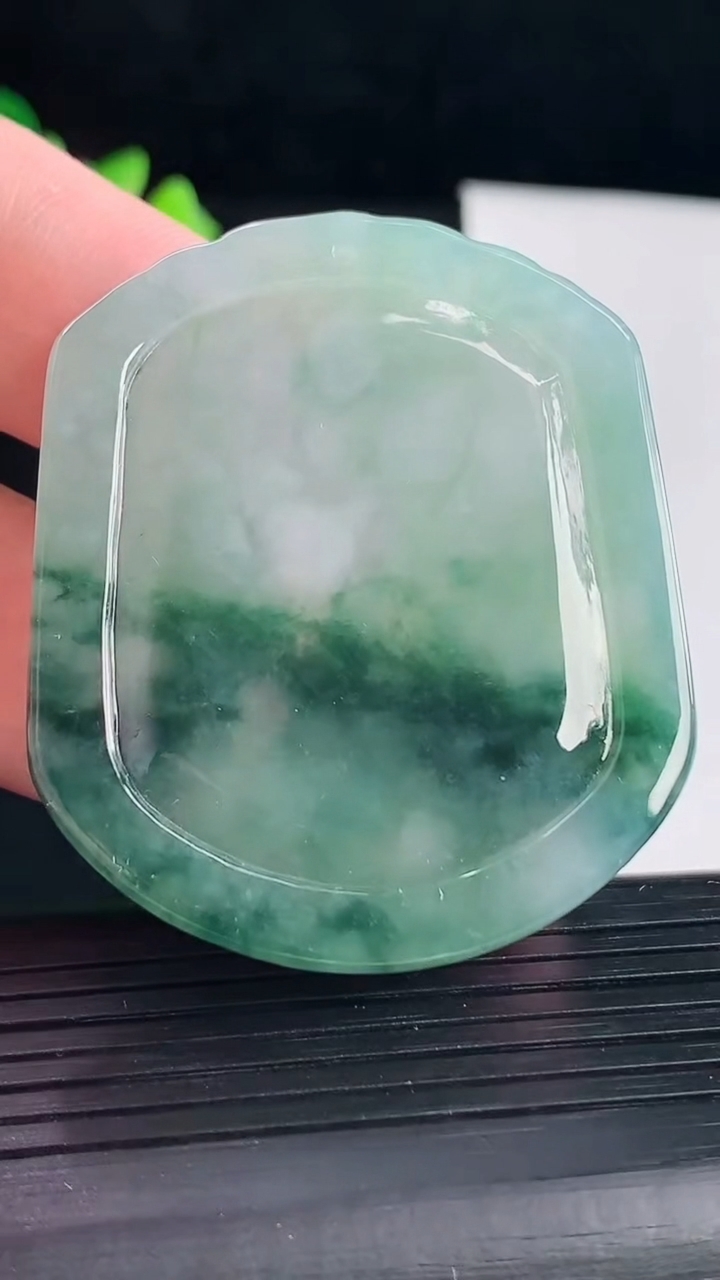天然A货翡翠花生肖虎吊坠，尺寸50-42.2-5.6重量:25.18g
5月7日
