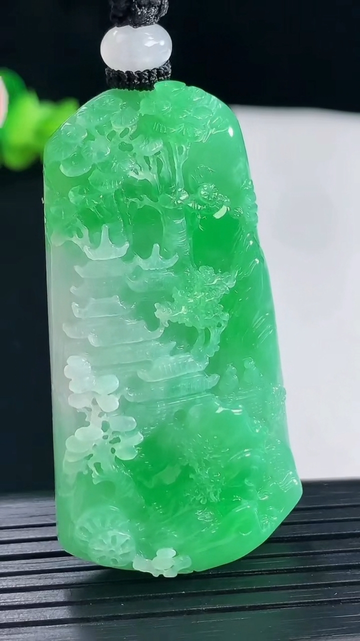 天然A货翡翠山水牌吊坠，尺寸57-31-10重量:36.06g
5月7日
