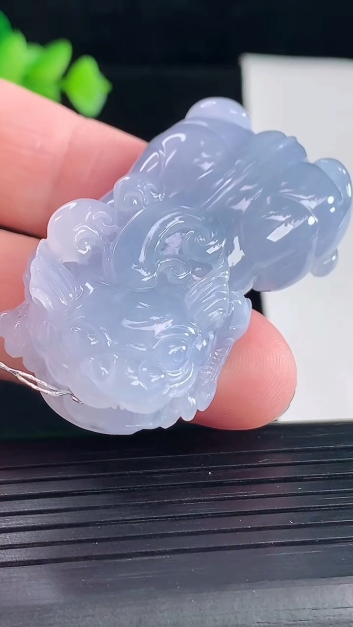天然A货翡翠紫罗兰貔貅吊坠，尺寸48.5-27-12.2重量:35.72g
5月7日