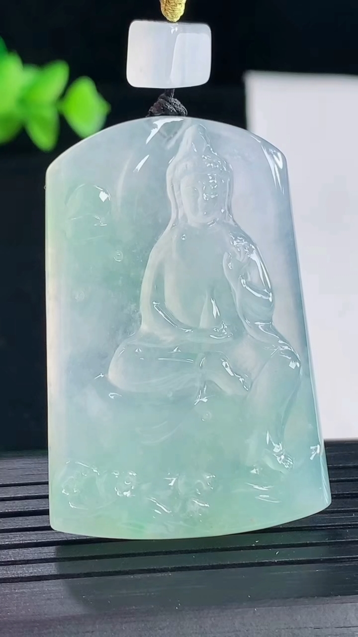 天然A货翡翠观音菩萨吊坠，尺寸46.5-32-5.6重量:21.40g
5月7日