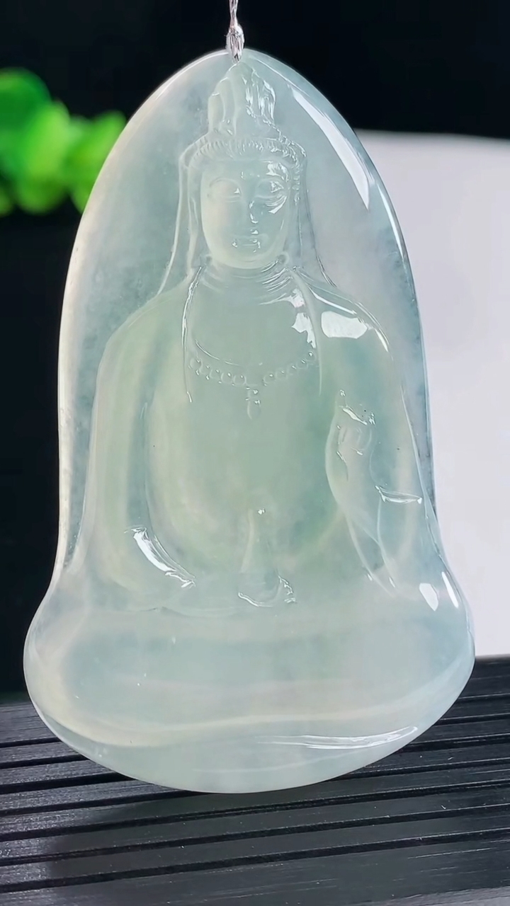 天然A货翡翠素衣观音吊坠，尺寸61.6-38-5.5重量:23.27g
5月7日
