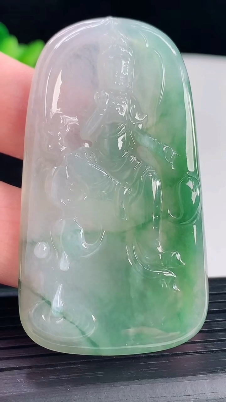 天然A货翡翠观音菩萨吊坠，尺寸63-35-5重量:25.08g
5月7日
