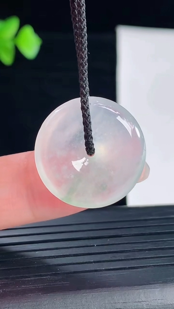 天然A货翡翠平安扣吊坠，尺寸22-4.5重量:4.26g
5月7日