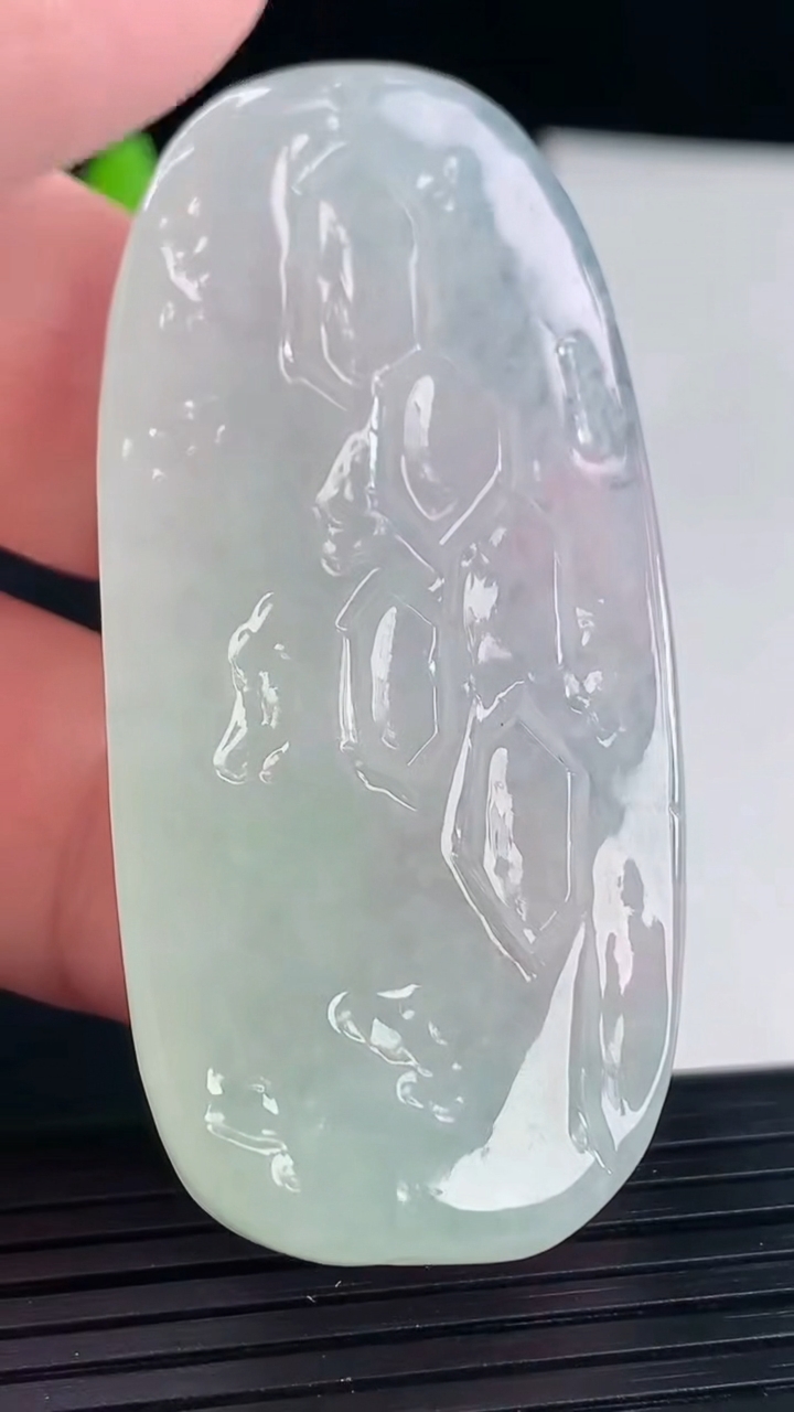 天然A货翡翠悟道佛吊坠，尺寸58-26-8重量:24.23g
5月7日