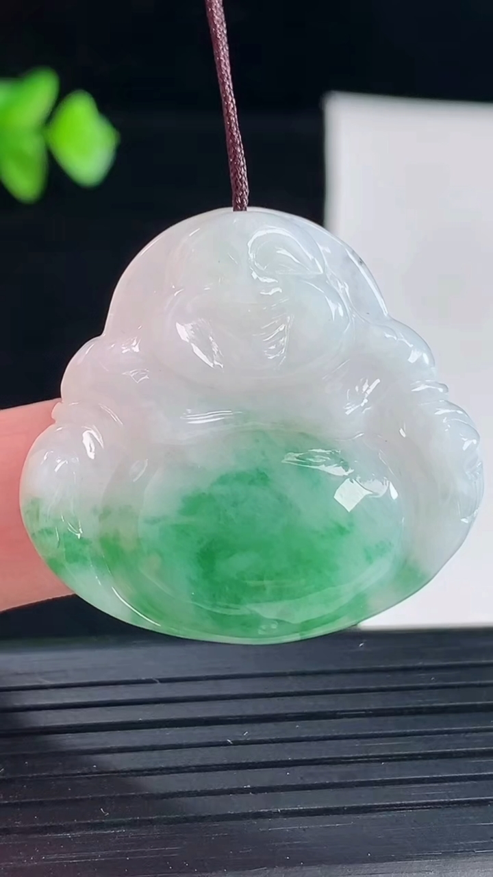 天然A货翡翠佛公吊坠，尺寸31-33.5-5.6重量:9.05g
5月7日