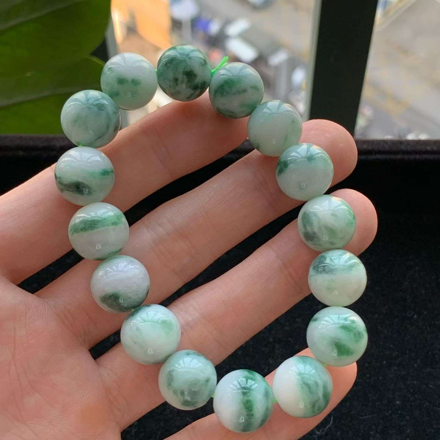 A货天然翡翠冰糯种飘花手串重量62.90
5月7日