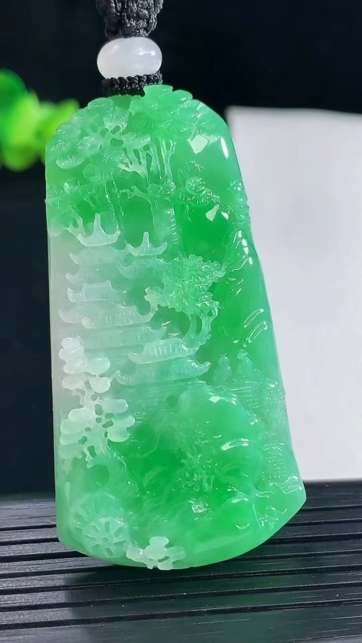 天然A货翡翠山水牌吊坠，尺寸57-31-10重量:36.06g
5月7日