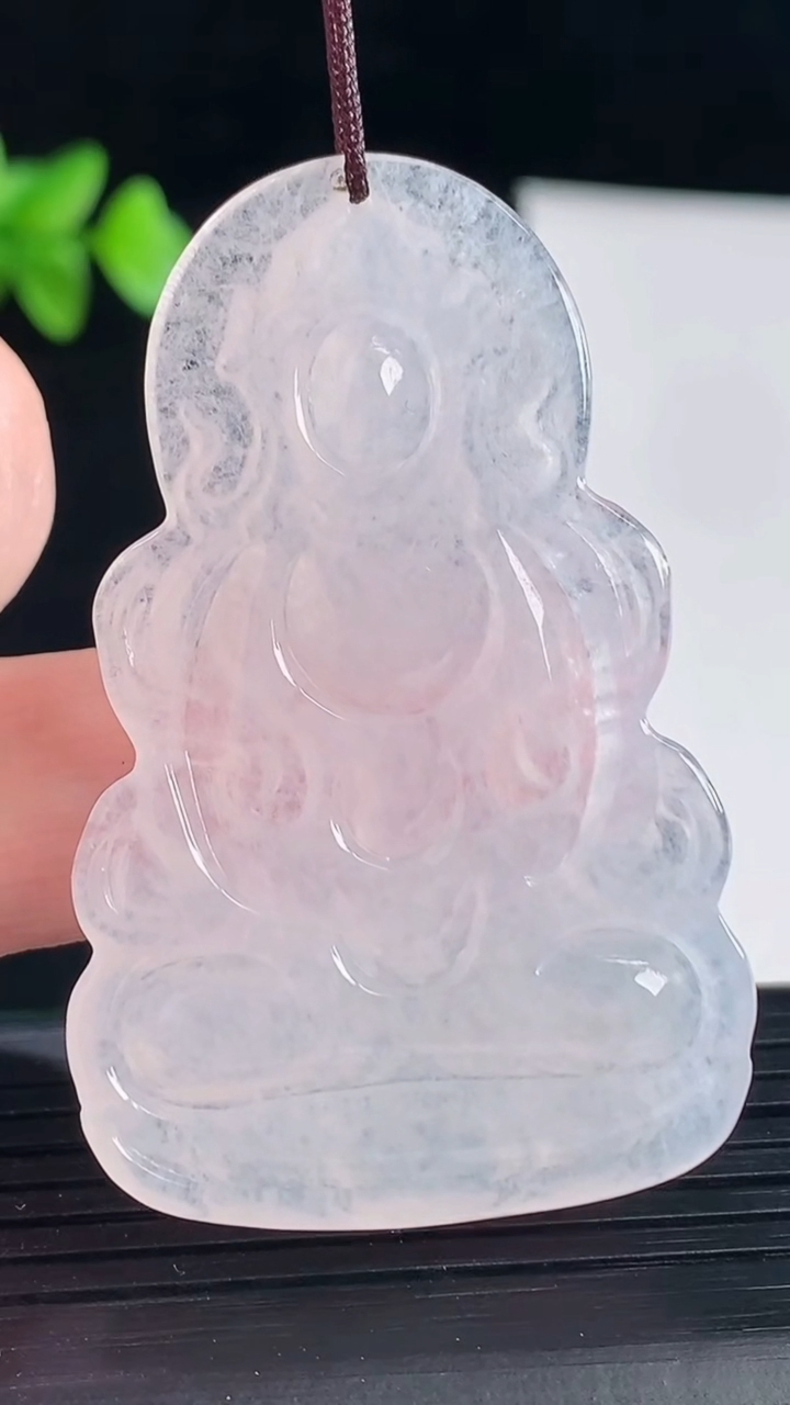 天然A货翡翠度母菩萨吊坠，尺寸52-33.5-4.2重量:12.97g
5月7日