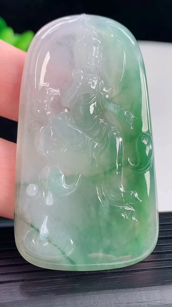天然A货翡翠观音菩萨吊坠，尺寸63-35-5重量:25.08g
5月7日