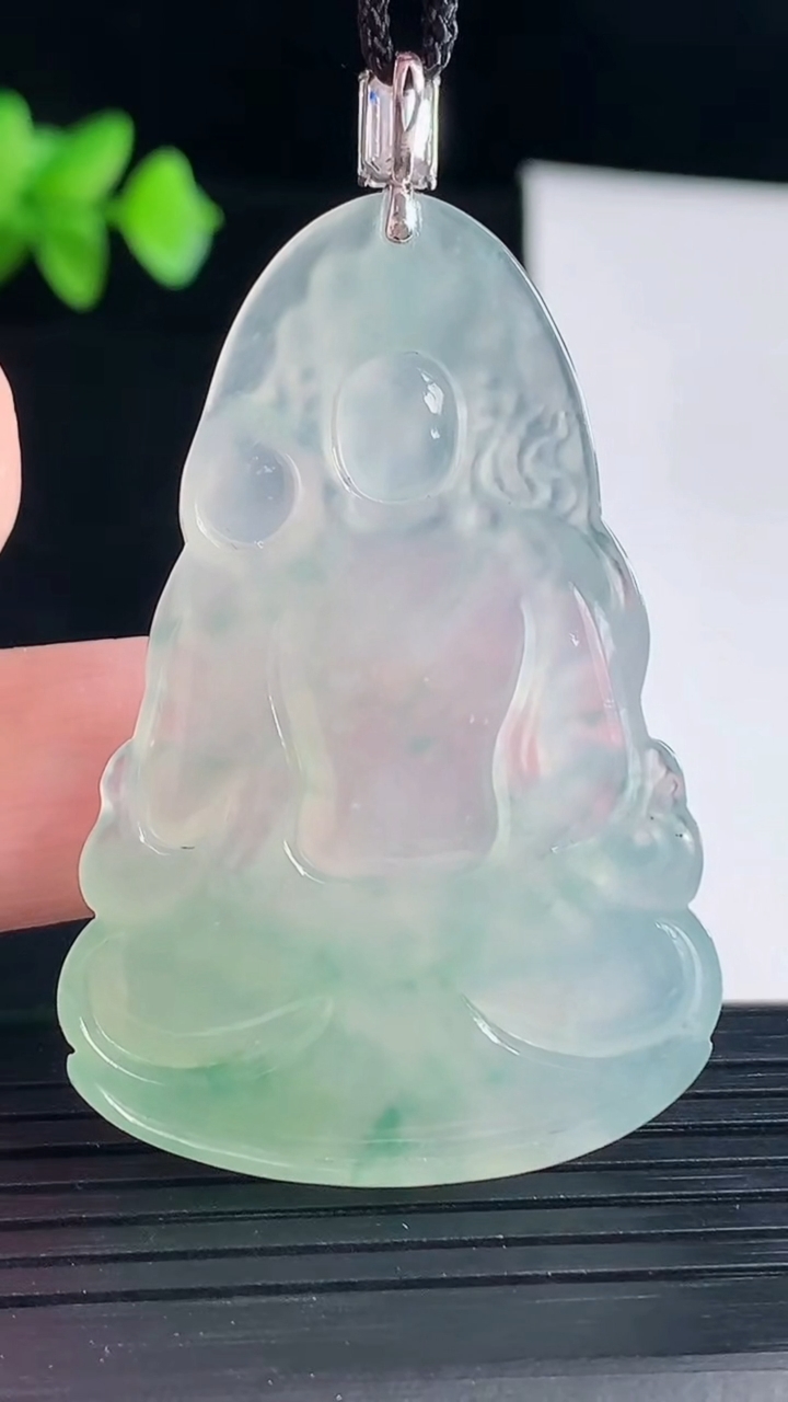 天然A货翡翠度母菩萨吊坠，尺寸48.6-34-5.5重量:16.19g
5月7日