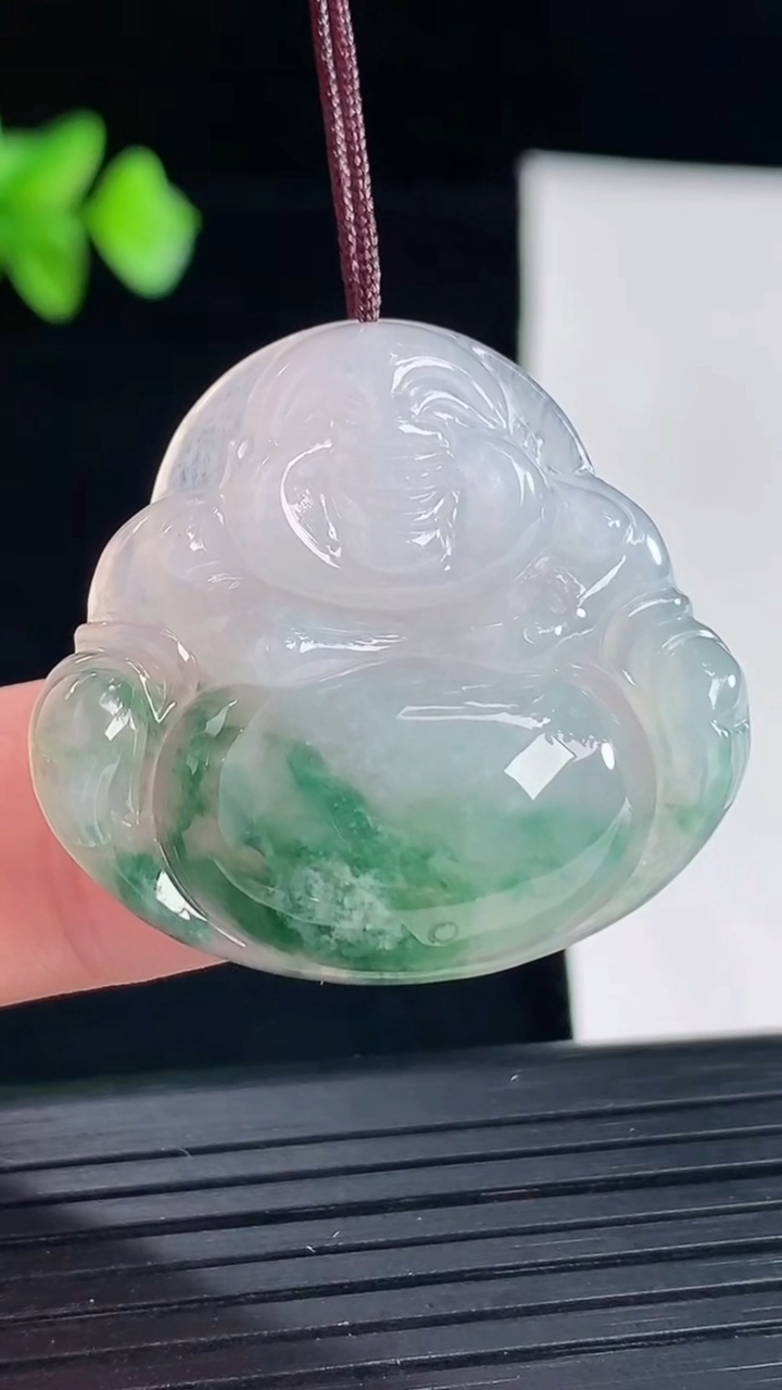 天然A货翡翠飘花佛公吊坠，尺寸30-32.6-5.8重量:8.23g
5月7日