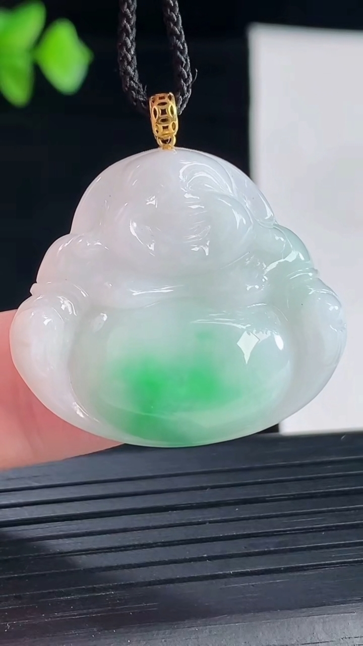 天然A货翡翠佛公吊坠，尺寸27-30.8-6重量:7.57g
5月7日