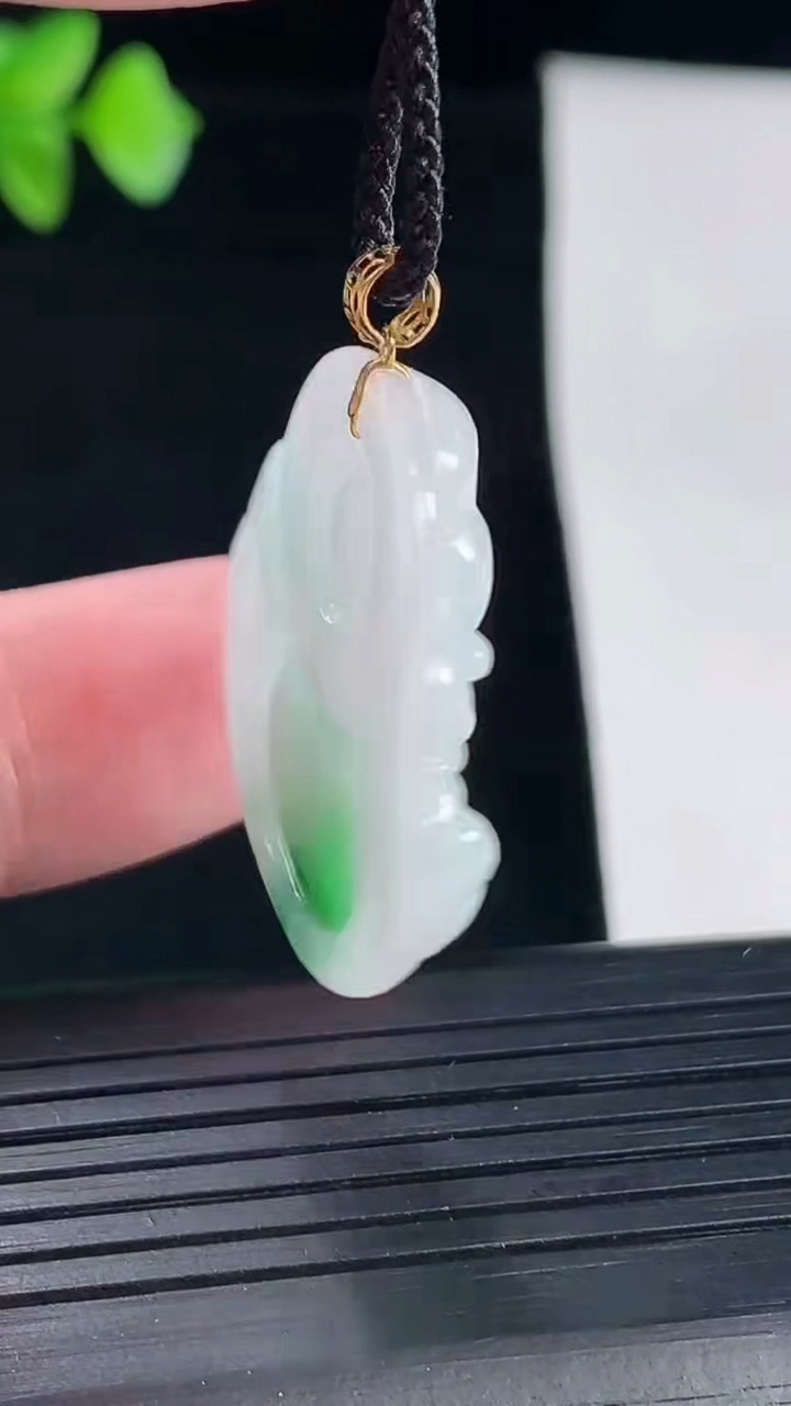 天然A货翡翠佛公吊坠，尺寸27-30.8-6重量:7.57g
5月7日