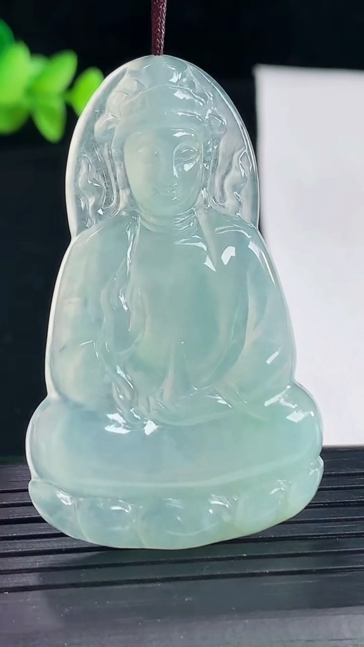 天然A货翡翠素衣观音吊坠，尺寸53.6-33-5.2重量:16.90g
5月7日
