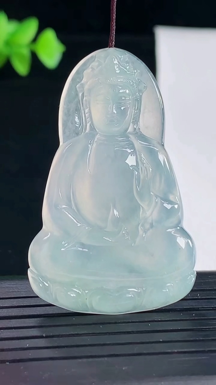 天然A货翡翠素衣观音吊坠，尺寸47.5-30-5重量:12.34g
5月7日