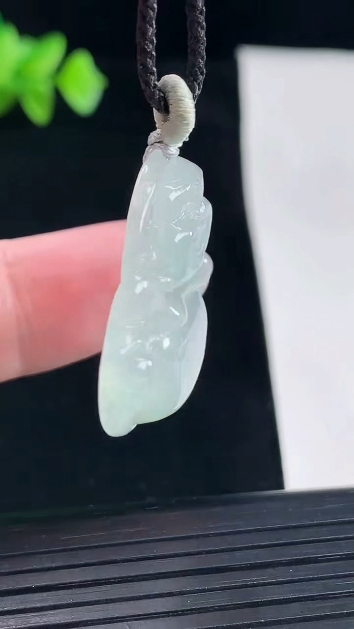天然A货翡翠佛公吊坠，尺寸26-30.6-6重量:7.46g
5月7日