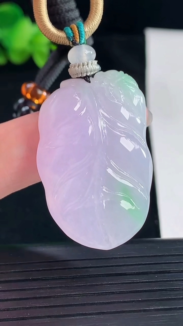 天然A货翡翠春带彩 紫罗兰金枝玉叶吊坠，尺寸35.6-24-7重量:13.28g
5月7日