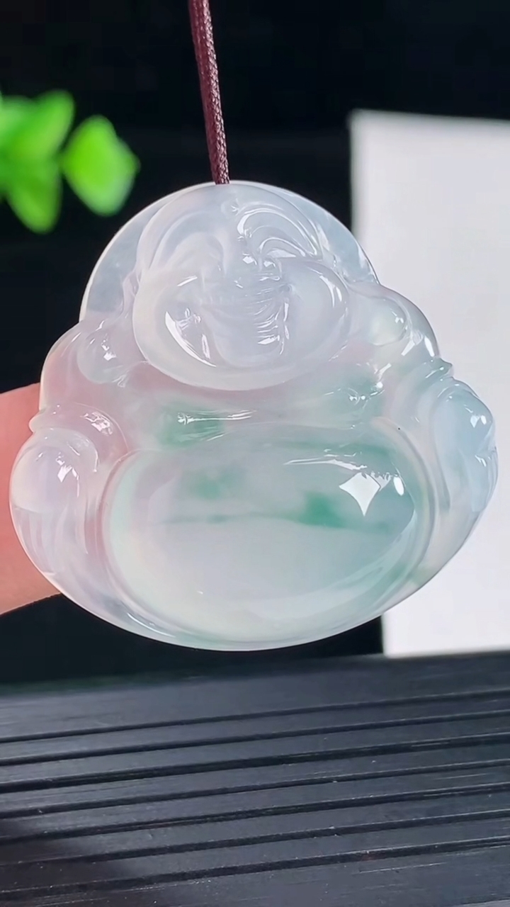 天然A货翡翠种飘花佛公吊坠，尺寸31.5-33-6.5重量:9.96g
5月7日