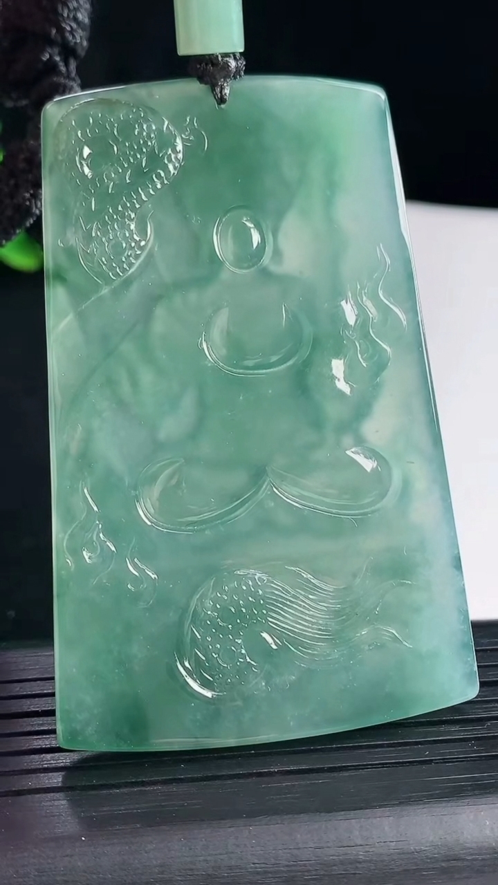 天然A货翡翠祥龙不动明王吊坠，尺寸69-44-5.5重量:41.79g
5月7日