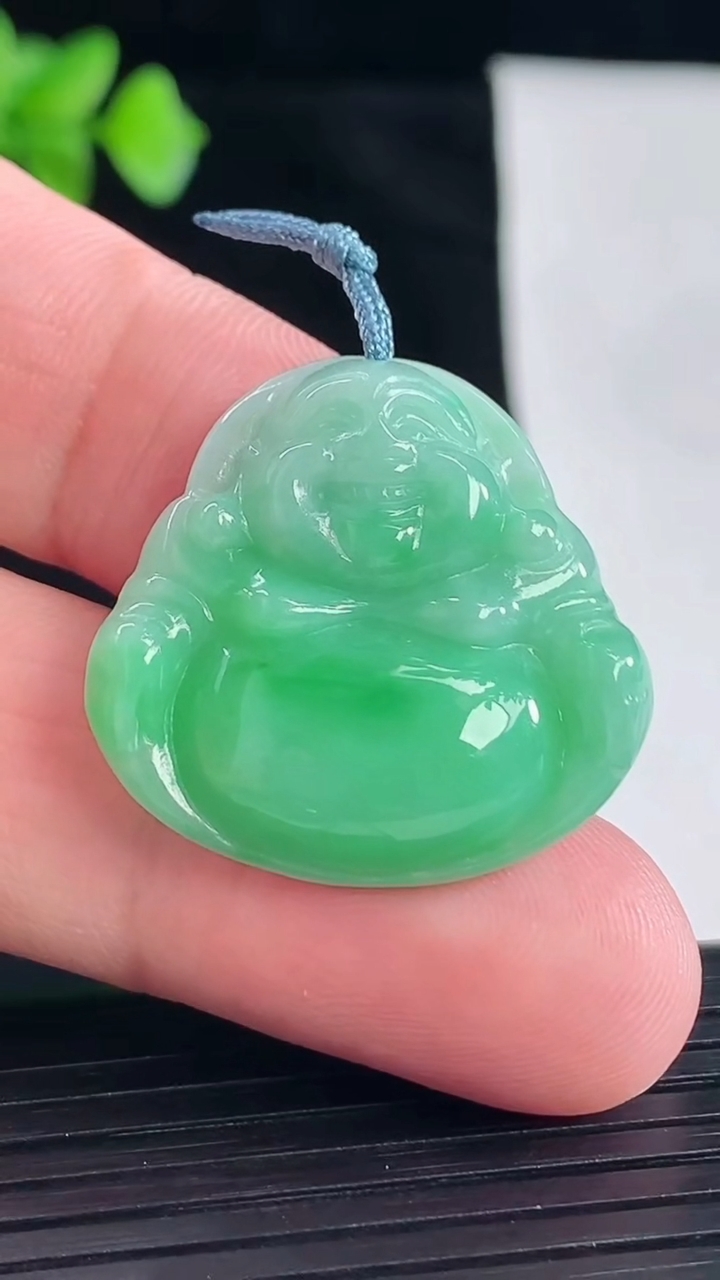 天然A货翡翠佛公吊坠，尺寸27-28-6重量:7.41g
5月7日