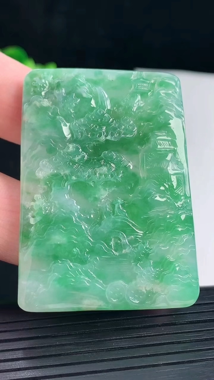 天然A货翡翠山水牌吊坠，尺寸54.2-39.2-5重量:25.27g
5月7日