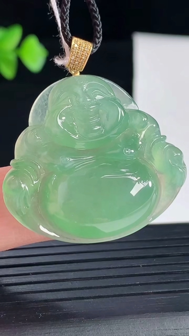 天然A货翡翠佛公吊坠，尺寸30-33.5-7重量:10.50g
5月7日
